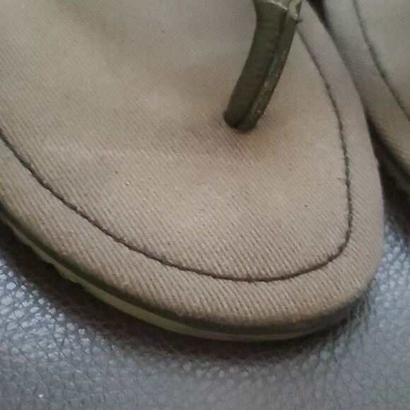 COLE HAAN Flip Flops - Size 12 - Picture 4 of 9